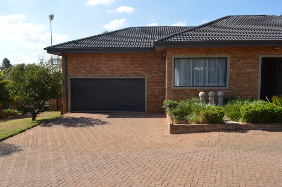 4 Bedroom Property for Sale in Wilkoppies North West